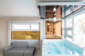 Pohang Pinewave Sea & Spa Pension