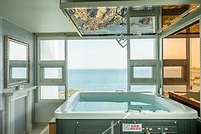 Pohang Pinewave Sea & Spa Pension