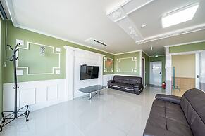 Pohang Pinewave Sea & Spa Pension