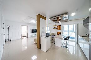 Pohang Pinewave Sea & Spa Pension