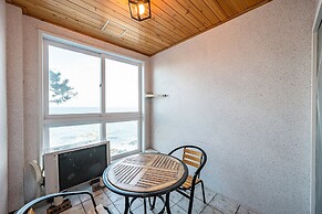 Pohang Pinewave Sea & Spa Pension