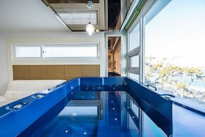 Pohang Pinewave Sea & Spa Pension