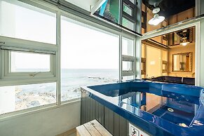 Pohang Pinewave Sea & Spa Pension