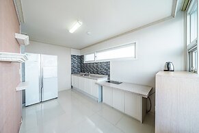 Pohang Pinewave Sea & Spa Pension