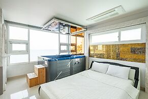 Pohang Pinewave Sea & Spa Pension