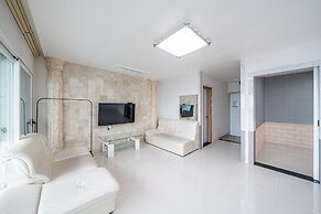 Pohang Pinewave Sea & Spa Pension