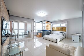 Pohang Pinewave Sea & Spa Pension