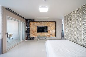 Pohang Pinewave Sea & Spa Pension