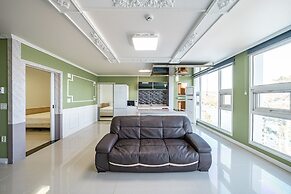 Pohang Pinewave Sea & Spa Pension