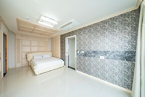 Pohang Pinewave Sea & Spa Pension