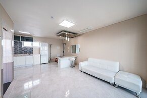 Pohang Pinewave Sea & Spa Pension