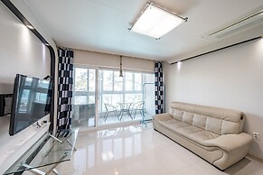 Pohang Pinewave Sea & Spa Pension