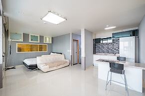 Pohang Pinewave Sea & Spa Pension