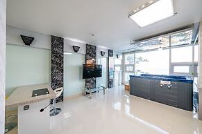 Pohang Pinewave Sea & Spa Pension