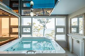 Pohang Pinewave Sea & Spa Pension