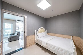 Pohang Pinewave Sea & Spa Pension