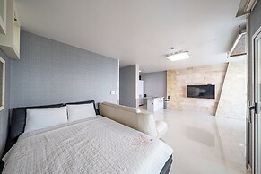 Pohang Pinewave Sea & Spa Pension