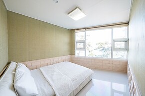 Pohang Pinewave Sea & Spa Pension