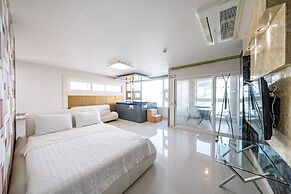 Pohang Pinewave Sea & Spa Pension