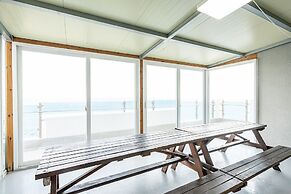 Pohang Pinewave Sea & Spa Pension