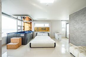 Pohang Pinewave Sea & Spa Pension