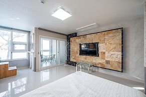 Pohang Pinewave Sea & Spa Pension