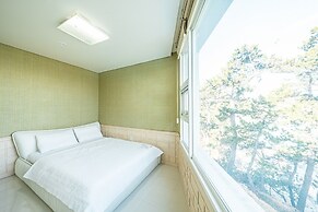 Pohang Pinewave Sea & Spa Pension