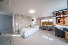 Pohang Pinewave Sea & Spa Pension