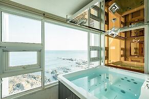 Pohang Pinewave Sea & Spa Pension