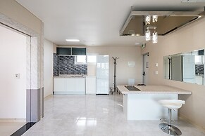 Pohang Pinewave Sea & Spa Pension