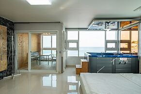 Pohang Pinewave Sea & Spa Pension