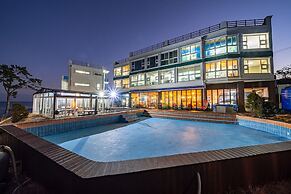 Pohang Pinewave Sea & Spa Pension