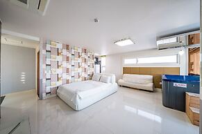 Pohang Pinewave Sea & Spa Pension