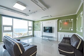 Pohang Pinewave Sea & Spa Pension