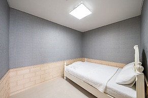 Pohang Pinewave Sea & Spa Pension