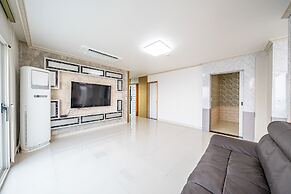 Pohang Pinewave Sea & Spa Pension