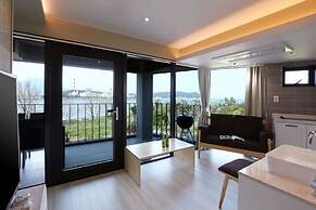 Daylight Lagomar Pension