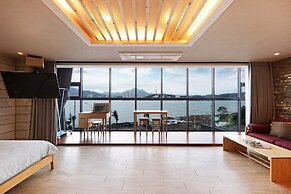 Daylight Lagomar Pension