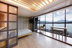 Daylight Lagomar Pension