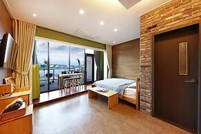 Daylight Lagomar Pension