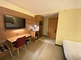 L Meridian Suites