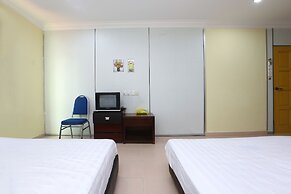 SPOT ON 89857 Azra Inn Rumah Tumpangan