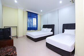 SPOT ON 89857 Azra Inn Rumah Tumpangan