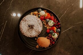 Kozmo Hotel Suites & Spa - Small Luxury Hotels of the World