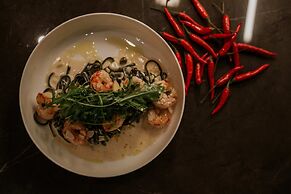 Kozmo Hotel Suites & Spa - Small Luxury Hotels of the World