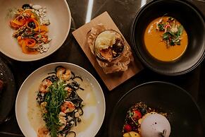 Kozmo Hotel Suites & Spa - Small Luxury Hotels of the World