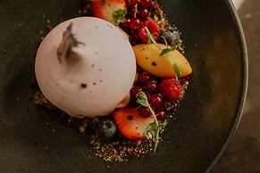 Kozmo Hotel Suites & Spa - Small Luxury Hotels of the World