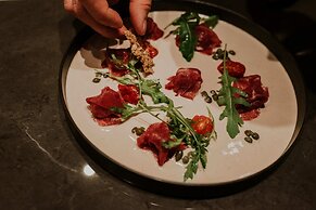 Kozmo Hotel Suites & Spa - Small Luxury Hotels of the World