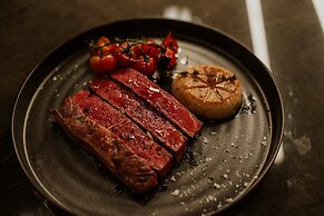 Kozmo Hotel Suites & Spa - Small Luxury Hotels of the World