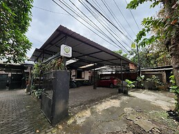 Semeru Hostel Malang - Adults Only